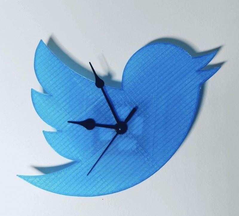 Twitter Clock by Gonzalo Rodriguez Nolasco